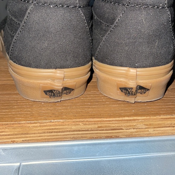 Vans Size 8 Black High Tops With Gum Sole - Picture 6 of 6